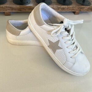 Steve Madden tennis shoes